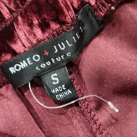 Romeo and Juliet VELVET Burgundy Pants *new - Picture 4 of 4
